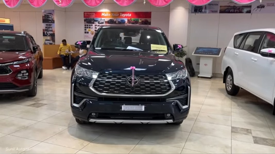 Toyota Innova Hycross 