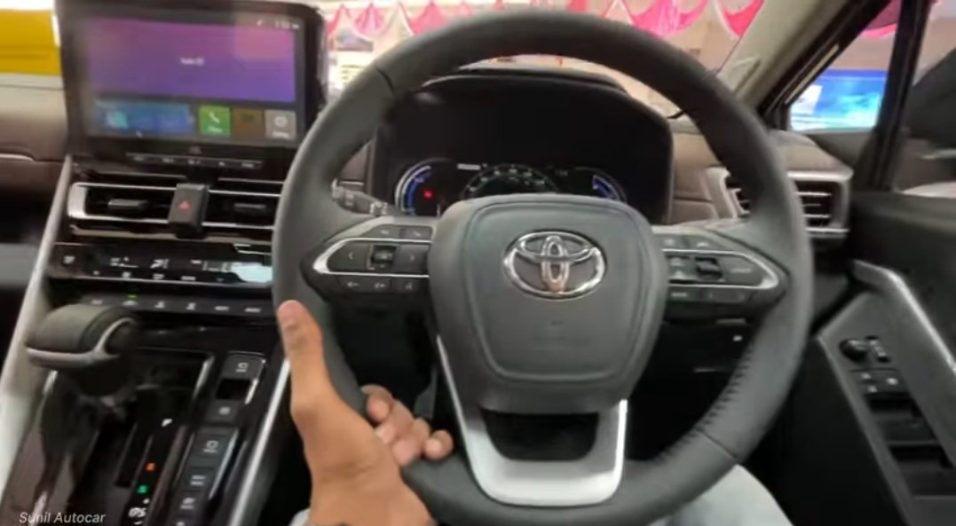 Toyota Innova Hycross 